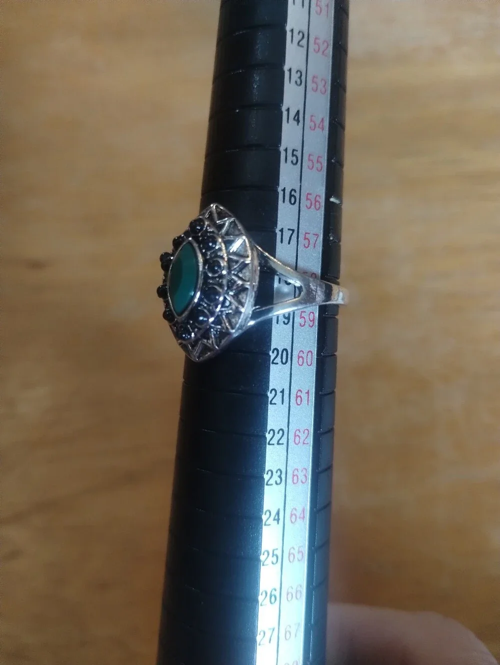 New Size 8.5 Vintage Style Green & Black Fashion Ring Silver Tone Statement